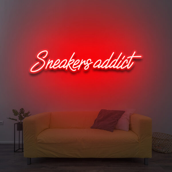 néon sneakers addict rouge sur un mur